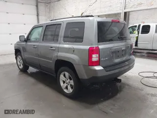 2014 Jeep Patriot Latitude with VIN 1C4NJRFB6ED617208, listed as a IAAI auction lot 41655155 with 92,220 mi miles. Bid and sale history available at carsss.com. Image 3.
