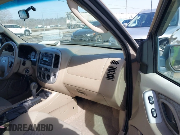 2007 Ford Escape XLT with VIN 1FMYU03Z47KB51872, listed as a IAAI auction lot 41656587 with 141,708 mi miles. Bid and sale history available at carsss.com. Image 5.