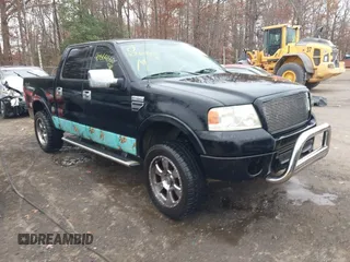 2004 Ford F-150 XLT with VIN 1FTPW14524FA04174, listed as a IAAI auction lot 40864660 with 218,100 mi miles. Bid and sale history available at carsss.com. Image 1.