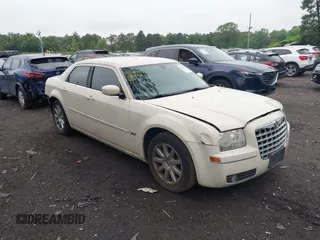 2008 Chrysler 300 Touring z VIN 2C3LA53G28H273811, wystawiony jako IAAI lot #42468024 z przebiegiem 132 677 mil mil oraz . Historia ofert i sprzedaży dostępna na DreamBid. Obrazek 1.