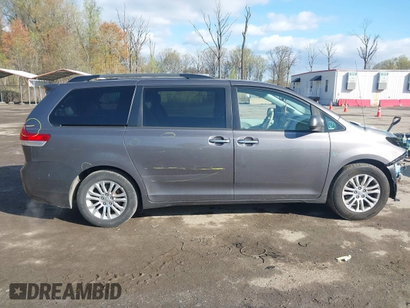 2014 Toyota Sienna XLE with VIN 5TDYK3DC5ES475750, listed as a IAAI auction lot 41976805 with 221,804 mi miles. Bid and sale history available at carsss.com. Image 13.
