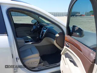 2013 Cadillac SRX Performance Collection with VIN 3GYFNDE34DS530275, listed as a IAAI auction lot 42148040 with 244,929 mi miles. Bid and sale history available at carsss.com. Image 5.