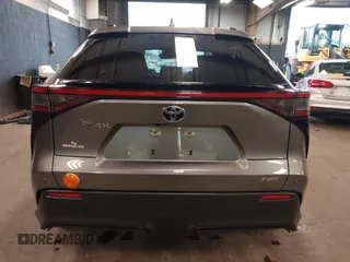2023 Toyota bZ4X XLE z VIN JTMABACA3PA038951, wystawiony jako IAAI lot #41961433 z przebiegiem 10 261 mil mil oraz . Historia ofert i sprzedaży dostępna na DreamBid. Obrazek 16.