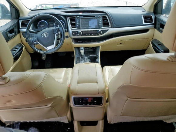 2018 Toyota Highlander SE with VIN 5TDKZRFH2JS540769, listed as a Copart auction lot 56658585 with 74,013 mi miles and Salvage title. Bid and sale history available at DreamBid. Image 8.