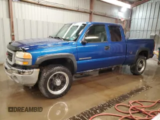 2004 GMC Sierra 2500HD SLE z VIN 1GTHK29U64E388360, wystawiony jako Copart lot #60694955 z przebiegiem 159 010 mil mil oraz Czysty tytuł • Clean title. Historia ofert i sprzedaży dostępna na DreamBid. Obrazek 1.
