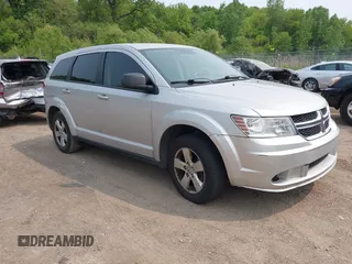 2013 Dodge Journey SE z VIN 3C4PDCABXDT561562, wystawiony jako IAAI lot #42416783 z przebiegiem 159 778 mil mil oraz . Historia ofert i sprzedaży dostępna na DreamBid. Obrazek 1.