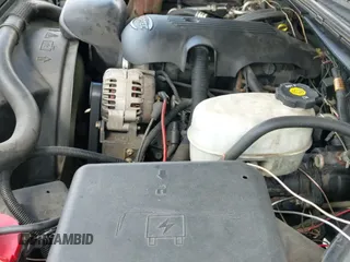 2003 Chevrolet Silverado 2500HD LS z VIN 1GCHK29U13E108830, wystawiony jako IAAI lot #42109384 z przebiegiem 292 037 mil mil oraz . Historia ofert i sprzedaży dostępna na DreamBid. Obrazek 20.