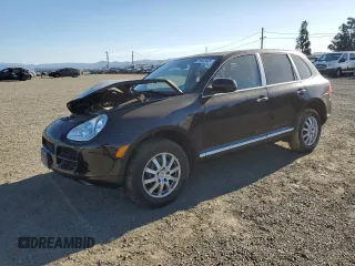 2005 Porsche Cayenne z VIN WP1AA29P65LA21548, wystawiony jako Copart lot #55642445 z przebiegiem 128 366 mil mil oraz Szkody całkowita. Historia ofert i sprzedaży dostępna na DreamBid. Obrazek 1.