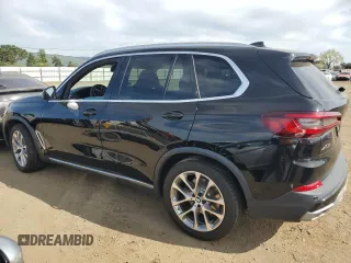 2021 BMW X5 xDrive40i z VIN 5UXCR6C03M9E85738, wystawiony jako Copart lot #47346135 z przebiegiem 28 117 mil mil oraz Szkoda całkowita • Salvage title. Historia ofert i sprzedaży dostępna na DreamBid. Obrazek 2.