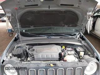 2018 Jeep Renegade Latitude with VIN ZACCJABB5JPJ26670, listed as a IAAI auction lot 41916152 with 76,193 mi miles. Bid and sale history available at carsss.com. Image 10.