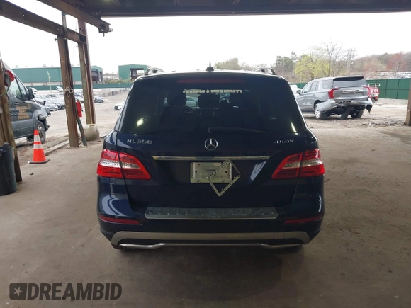 2014 Mercedes-Benz M 350 with VIN 4JGDA5HB0EA399894, listed as a IAAI auction lot 42040960 with 189,714 mi miles and . Bid and sale history available at carsss.com. Image 17.