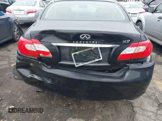 2011 Infiniti M z VIN JN1BY1AP8BM322290, wystawiony jako IAAI lot #41864491 z przebiegiem 195 826 mil mil oraz . Historia ofert i sprzedaży dostępna na DreamBid. Obrazek 6.