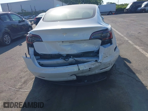 2023 Tesla Model 3 z VIN 5YJ3E1EA3PF600030, wystawiony jako IAAI lot #42052459 z przebiegiem 11 177 mil mil oraz . Historia ofert i sprzedaży dostępna na DreamBid. Obrazek 15.