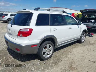 2005 Mitsubishi Outlander XLS with VIN JA4LX41F55U004879, listed as a IAAI auction lot 41835968 with 212,199 mi miles. Bid and sale history available at carsss.com. Image 4.