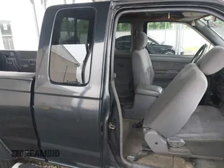 2000 Nissan Frontier XE z VIN 1N6ED26Y6YC328713, wystawiony jako IAAI lot #42314409 z przebiegiem 134 340 mil mil oraz . Historia ofert i sprzedaży dostępna na DreamBid. Obrazek 8.
