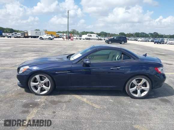 2013 Mercedes-Benz SLK 350 z VIN WDDPK5HA8DF054593, wystawiony jako IAAI lot #41821009 z przebiegiem 148 571 mil mil oraz . Historia ofert i sprzedaży dostępna na DreamBid. Obrazek 14.