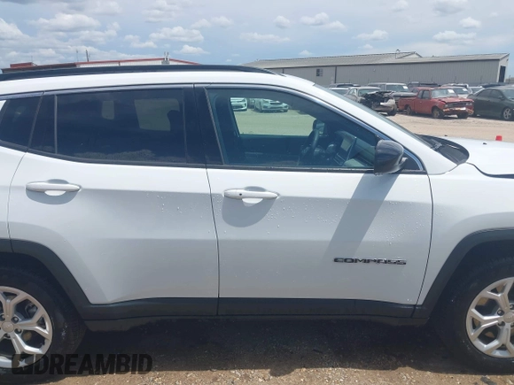 2024 Jeep Compass Latitude с VIN 3C4NJDBN9RT132757, выставлен на аукционе IAAI как лот 42691446 с пробегом 23 660 миль миль и . История ставок и продаж доступна на DreamBid. Изображение 13.
