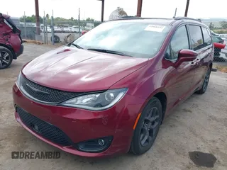 2020 Chrysler Pacifica Limited z VIN 2C4RC1GG6LR286390, wystawiony jako IAAI lot #42068234 z przebiegiem 71 832 mil mil oraz . Historia ofert i sprzedaży dostępna na DreamBid. Obrazek 2.