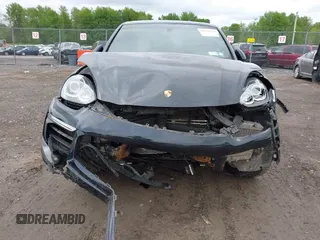 2017 Porsche Cayenne S z VIN WP1AB2A24HLA53402, wystawiony jako IAAI lot #42241178 z przebiegiem 140 801 mil mil oraz . Historia ofert i sprzedaży dostępna na DreamBid. Obrazek 13.