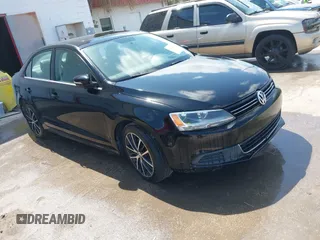 2013 Volkswagen Jetta Sedan SE with VIN 3VWDP7AJ2DM414880, listed as a IAAI auction lot 41652006 with 136,649 mi miles. Bid and sale history available at carsss.com. Image 1.