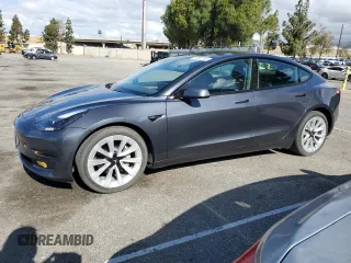 2022 Tesla Model 3 z VIN 5YJ3E1EA9NF297641, wystawiony jako Copart lot #56993745 z przebiegiem 9 149 mil mil oraz Szkoda całkowita • Salvage title. Historia ofert i sprzedaży dostępna na DreamBid. Obrazek 1.
