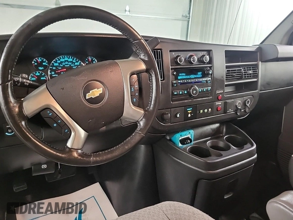 2015 Chevrolet Express Cargo z VIN 1GCWGFCF3F1168503, wystawiony jako IAAI lot #42546933 z przebiegiem 104 968 mil mil oraz . Historia ofert i sprzedaży dostępna na DreamBid. Obrazek 48.