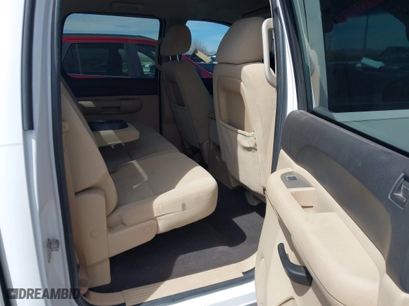 2007 Chevrolet Silverado 1500 LT w/1LT with VIN 3GCEC13J97G505483, listed as a IAAI auction lot 41911656 with 144,415 mi miles. Bid and sale history available at carsss.com. Image 8.