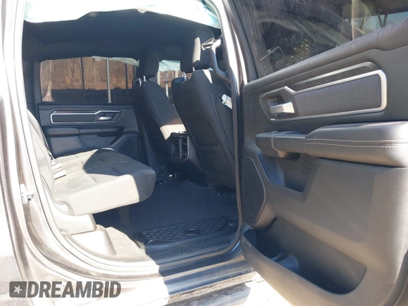 2019 Ram 1500 Big Horn z VIN 1C6RRFFG7KN755373, wystawiony jako IAAI lot #41764161 z przebiegiem 116 804 mil mil oraz . Historia ofert i sprzedaży dostępna na DreamBid. Obrazek 8.