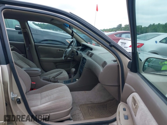 2000 Toyota Camry LE z VIN 4T1BF22K2YU094772, wystawiony jako IAAI lot #42427895 z przebiegiem 118 178 mil mil oraz . Historia ofert i sprzedaży dostępna na DreamBid. Obrazek 5.