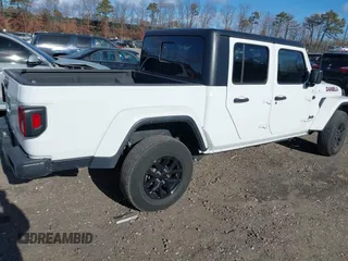 2022 Jeep Gladiator Willys with VIN 1C6HJTAG1NL117631, listed as a IAAI auction lot 41230291 with 33,463 mi miles and . Bid and sale history available at DreamBid. Image 4.