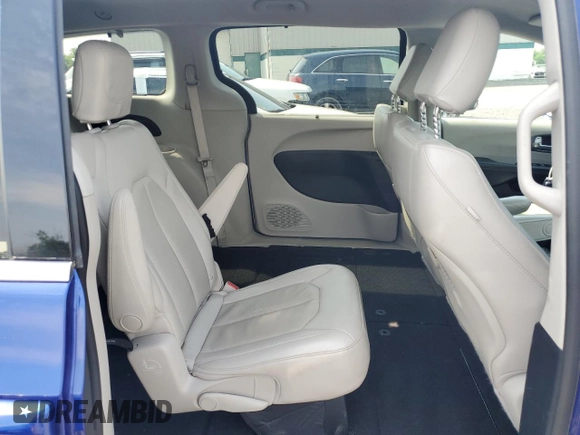 2020 Chrysler Pacifica Touring L with VIN 2C4RC1BG2LR103350, listed as a Copart auction lot 59935025 with 98,149 mi miles and Salvage title. Bid and sale history available at DreamBid. Image 10.
