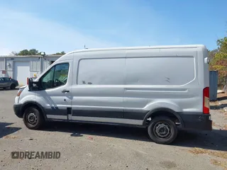 2019 Ford Transit z VIN 1FTBW2CM9KKA40635, wystawiony jako IAAI lot #41660193 z przebiegiem 54 244 mil mil oraz . Historia ofert i sprzedaży dostępna na DreamBid. Obrazek 13.