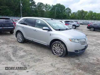 2011 Lincoln MKX z VIN 2LMDJ8JK2BBJ26455, wystawiony jako IAAI lot #42483429 z przebiegiem 196 075 mil mil oraz . Historia ofert i sprzedaży dostępna na DreamBid. Obrazek 1.