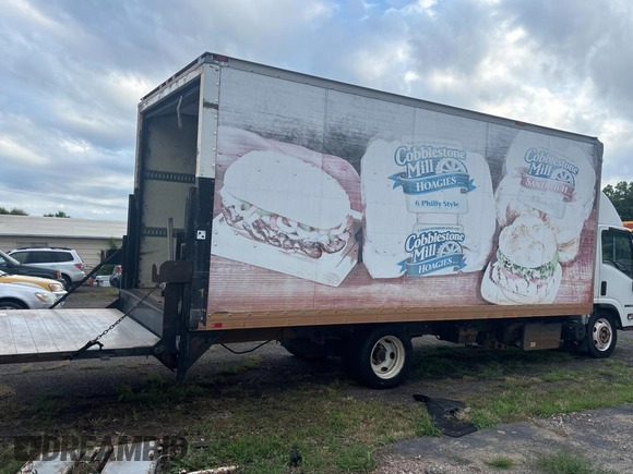 2011 Isuzu NRR IBT with VIN JALE5W169B7900028, listed as a Copart auction lot 60338775 with 415,661 mi miles and Clean title. Bid and sale history available at DreamBid. Image 4.