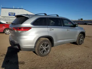 2017 Toyota Highlander LE z VIN 5TDZZRFH5HS195603, wystawiony jako Copart lot #50264785 z przebiegiem 165 116 mil mil oraz Szkoda całkowita • Salvage title. Historia ofert i sprzedaży dostępna na DreamBid. Obrazek 3.