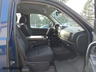 2013 Chevrolet Silverado 1500 LT with VIN 1GCRCSE09DZ338310, listed as a IAAI auction lot 41509184 with 174,403 mi miles. Bid and sale history available at carsss.com. Image 5.