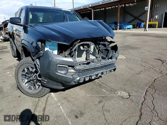2017 Toyota Tacoma SR z VIN 5TFSX5ENXHX057041, wystawiony jako Copart lot #56187245 z przebiegiem 97 281 mil mil oraz Szkoda całkowita • Salvage title. Historia ofert i sprzedaży dostępna na DreamBid. Obrazek 13.