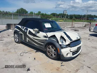 2015 MINI Convertible z VIN WMWZN3C53FT861968, wystawiony jako IAAI lot #42717485 z przebiegiem 79 840 mil mil oraz . Historia ofert i sprzedaży dostępna na DreamBid. Obrazek 1.