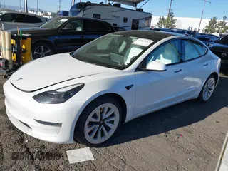 2022 Tesla Model 3 Long Range z VIN 5YJ3E1EB4NF331218, wystawiony jako IAAI lot #41827613 z przebiegiem 84 088 mil mil oraz . Historia ofert i sprzedaży dostępna na DreamBid. Obrazek 17.