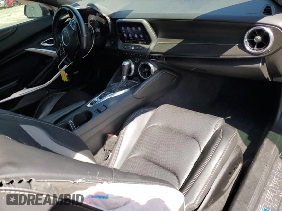 2020 Chevrolet Camaro 2SS z VIN 1G1FH1R73L0100406, wystawiony jako Copart lot #56818305 z przebiegiem 76 573 mil mil oraz Nie do naprawy • Non repairable. Historia ofert i sprzedaży dostępna na DreamBid. Obrazek 8.