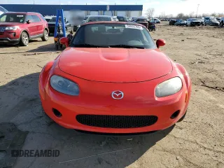 2006 Mazda MX-5 Miata Touring z VIN JM1NC25F360110572, wystawiony jako Copart lot #50555765 z przebiegiem 166 785 mil mil oraz Czysty tytuł • Clean title. Historia ofert i sprzedaży dostępna na DreamBid. Obrazek 5.