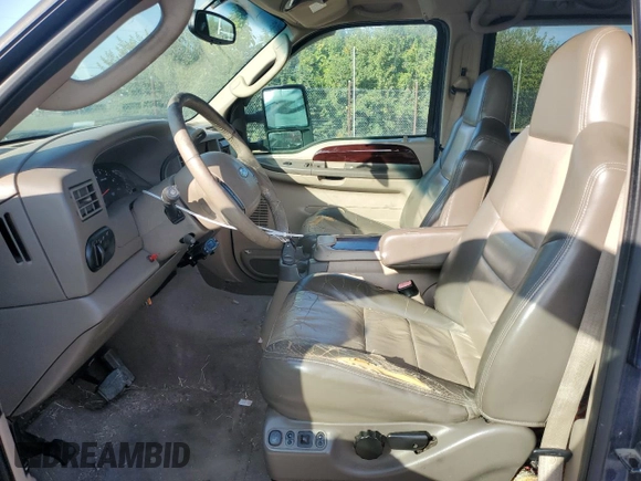 2003 Ford Excursion Eddie Bauer z VIN 1FMNU45S13EB44882, wystawiony jako Copart lot #72880424 z przebiegiem 215 341 mil mil oraz Czysty tytuł • Clean title. Historia ofert i sprzedaży dostępna na DreamBid. Obrazek 7.