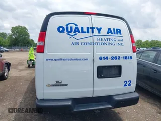 2018 Chevrolet Express Cargo с VIN 1GCWGAFP9J1337987, выставлен на аукционе IAAI как лот 42358735 с пробегом 83 798 миль миль и . История ставок и продаж доступна на DreamBid. Изображение 16.