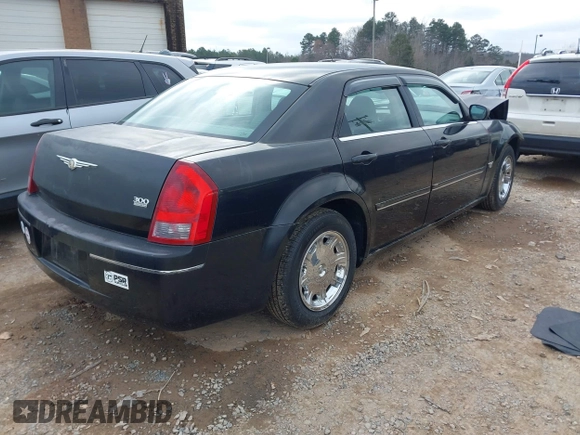2005 Chrysler 300 with VIN 2C3AA53G85H663170, listed as a IAAI auction lot 41541330 with 198,041 mi miles. Bid and sale history available at carsss.com. Image 4.