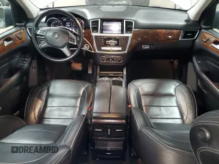 2012 Mercedes-Benz M 550 z VIN 4JGDA7DB3CA096915, wystawiony jako Copart lot #46793055 z przebiegiem 118 985 mil mil oraz Czysty tytuł • Clean title. Historia ofert i sprzedaży dostępna na DreamBid. Obrazek 8.