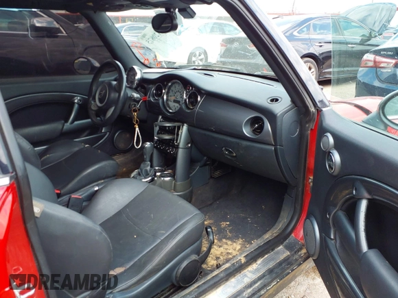 2005 MINI Hardtop with VIN WMWRC33415TJ67372, listed as a IAAI auction lot 42120875 with 153,727 mi miles and . Bid and sale history available at DreamBid. Image 5.