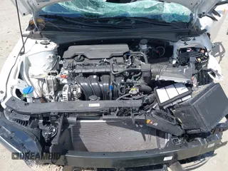 2024 Hyundai Elantra SE z VIN KMHLL4DG1RU798092, wystawiony jako IAAI lot #41985256 z przebiegiem 24 940 mil mil oraz . Historia ofert i sprzedaży dostępna na DreamBid. Obrazek 10.