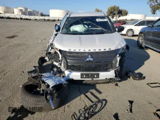 2023 Mitsubishi Outlander SE z VIN JA4J3UA81PZ031071, wystawiony jako Copart lot #42016205 z przebiegiem 40 627 mil mil oraz Szkoda całkowita • Salvage title. Historia ofert i sprzedaży dostępna na DreamBid. Obrazek 5.