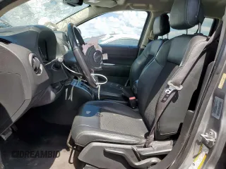 2017 Jeep Compass Latitude с VIN 1C4NJDEB2HD204646, выставлен на аукционе Copart как лот 60067345 с пробегом 145 241 миль миль и Списание • Salvage title. История ставок и продаж доступна на DreamBid. Изображение 7.