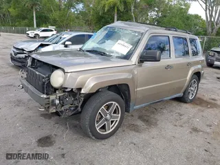 2008 Jeep Patriot Sport with VIN 1J8FF28W08D746927, listed as a IAAI auction lot 41930432 with 164,297 mi miles. Bid and sale history available at carsss.com. Image 2.